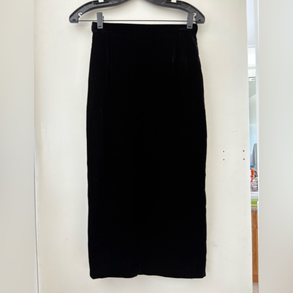 Authentic CHANEL Black pencil skirt 38